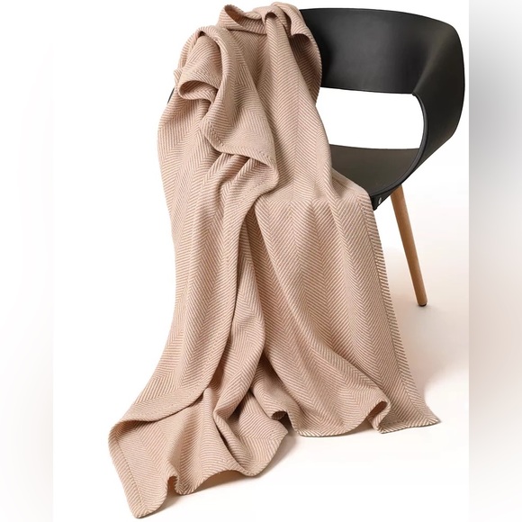 100% Wool Tan and Ivory Soft Herringbone Throw Blanket 53"x69" - Picture 6 of 13